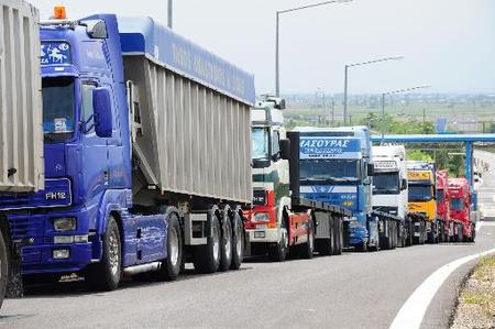 Αποκλεισμό των εισόδων της χώρας προαναγγέλουν οι αυτοκινητιστές φορτηγών