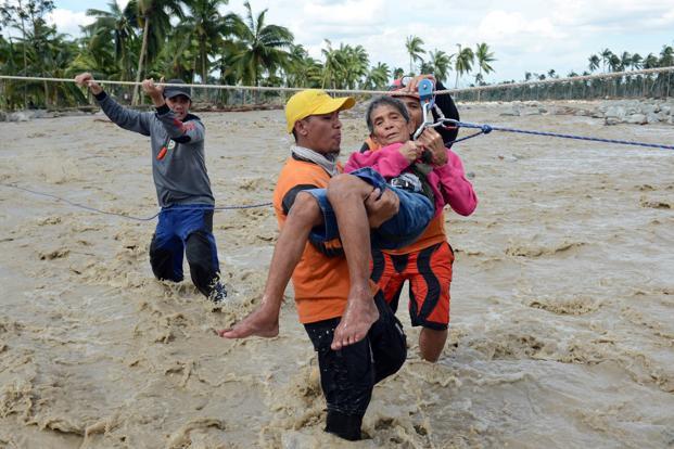 Ξαναχτυπά τις Φιλιππίνες ο τυφώνας Μπόπα
