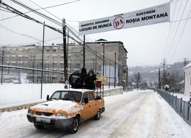 «Παρέλυσαν» Τουρκία-Ρουμανία από τα χιόνια