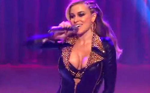 «Θαύματα» κάνει στη σκηνή η Carmen Electra