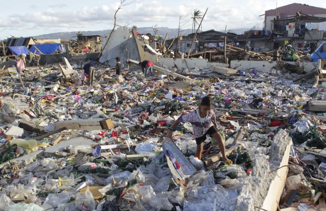 Εννιακόσιοι νεκροί από τον τυφώνα Μπόφα
