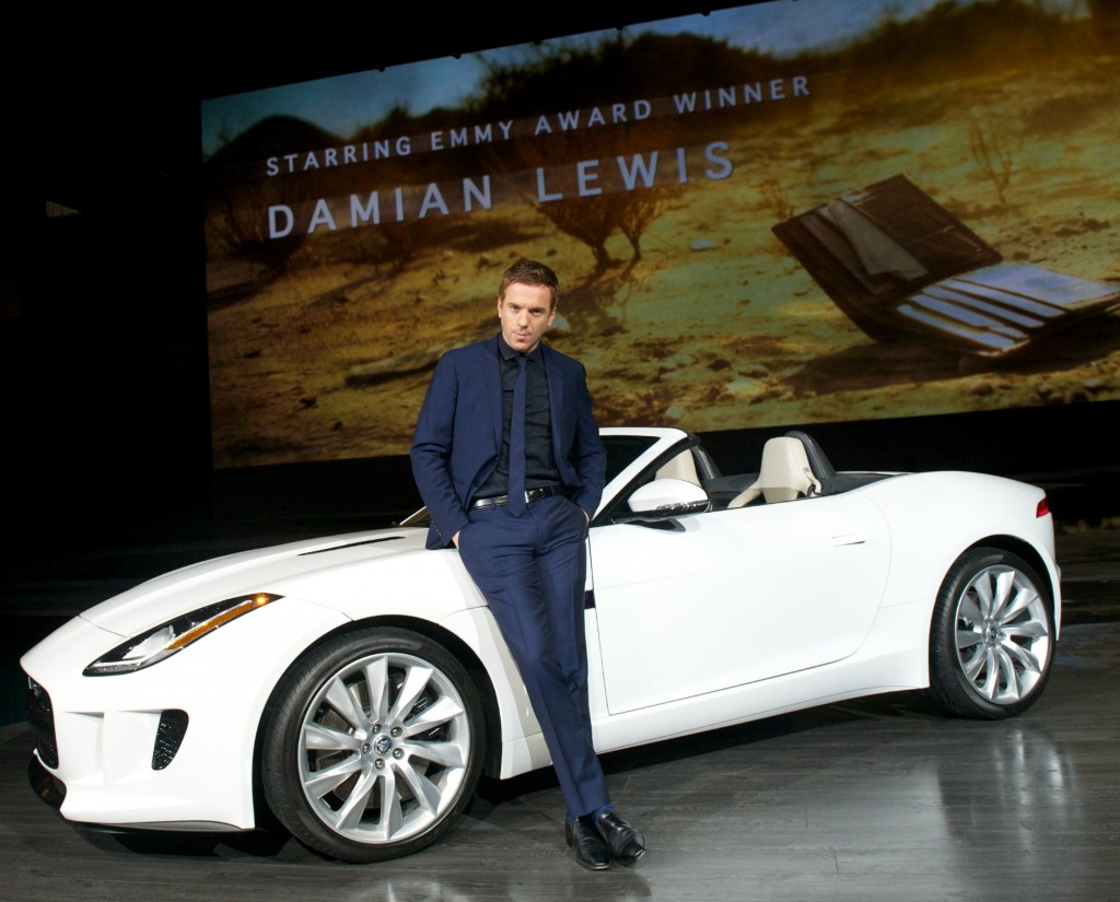 Η νέα Jaguar F-Type στο «πλευρό» του Damian Lewis