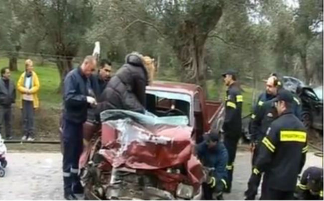 Σφοδρή μετωπική σύγκρουση οχημάτων στη Μυτιλήνη