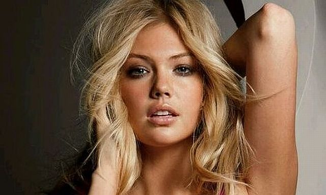 Η Kate Upton σκέφτεται να συνοδεύσει θαυμαστή της σε σχολικό χορό