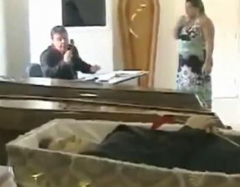 Ποιος είδε τον νεκρό… ζωντάνο και δε φοβήθηκε