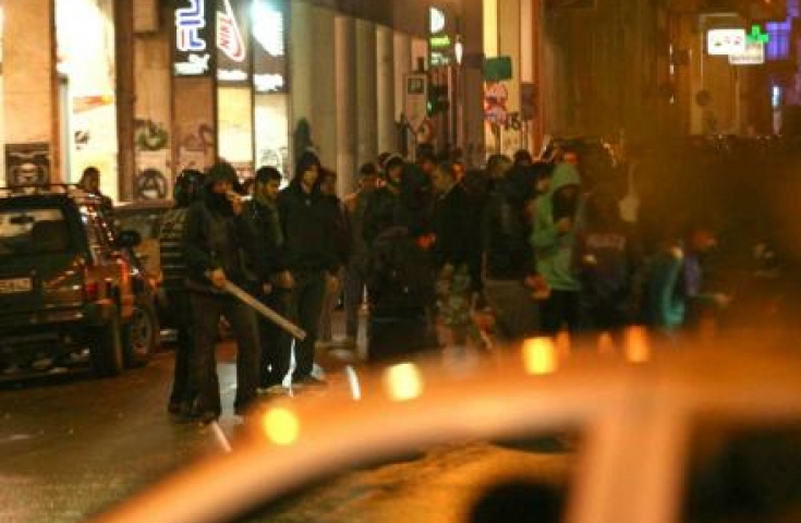Επεισόδια έξω από τα γραφεία της Χρυσής Αυγής στο Αίγιο