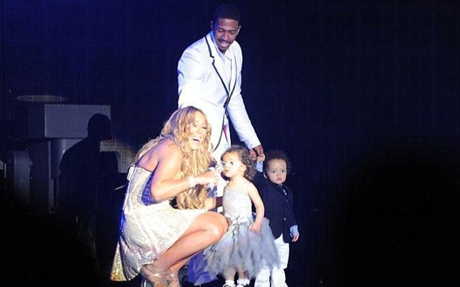 Στη σκηνή έκανε Πρωτοχρονιά η Mariah Carey