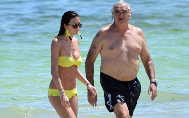 Από κοντά έχει την σύζυγό του ο Flavio Briatore