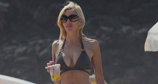 Η  Camille Grammer απολαμβάνει την εργένικη ζωή
