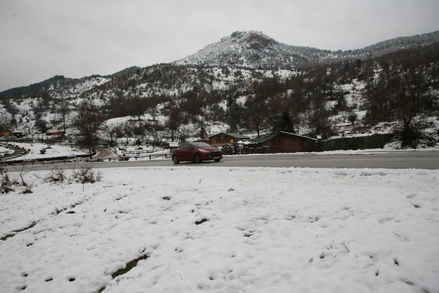 Χιονίζει στα ορεινά της Πελοποννήσου