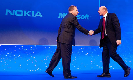 Το αφεντικό της Nokia αφήνει ανοιχτή την επιλογή λειτουργικού