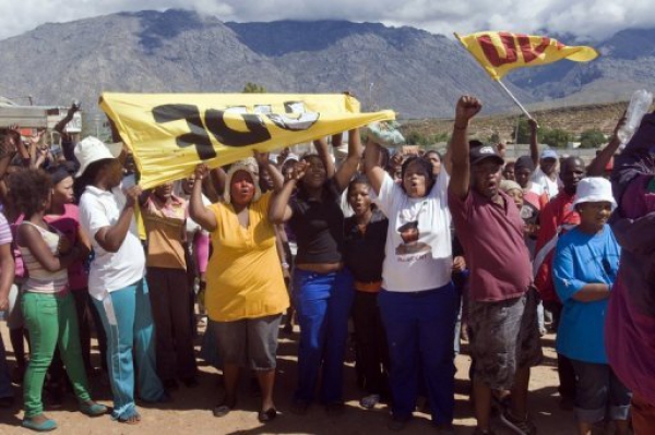 Συγκρούσεις απεργών με αστυνομικούς στη Νότια Αφρική