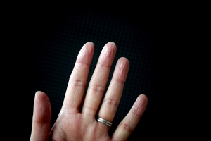 Εξηγήθηκε το «μυστήριο» των μουλιασμένων δαχτύλων
