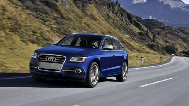 Επίσημα το βενζινοκίνητο Audi SQ5