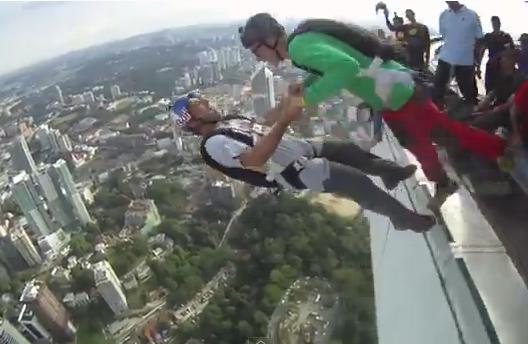 Στο… χορό του Base Jumping