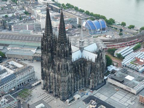 Επικίνδυνη ταλάντωση στον ιστορικό καθεδρικό ναό της Κολωνίας