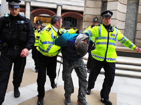 Συλλήψεις στη Βρετανία για τρομοκρατία στη Συρία