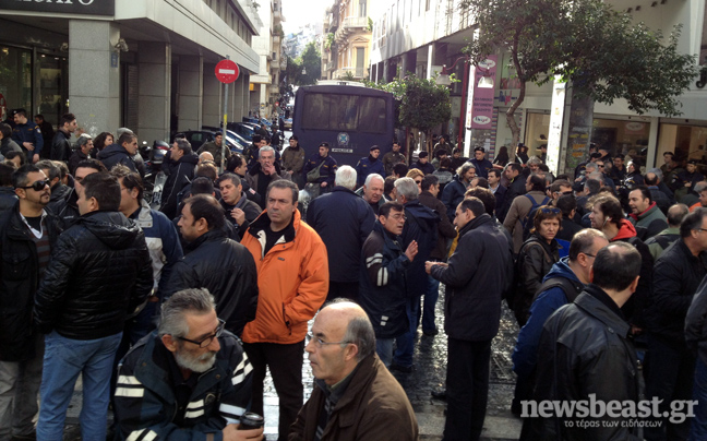 Στο υπουργείο Οικονομικών εργαζόμενοι στα ναυπηγεία Σκαραμαγκά