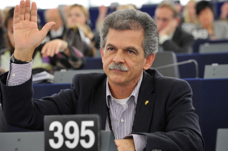 Ο Σπυρος Δανέλλης ο πιο δημοφιλής Έλληνας Ευρωβουλευτής