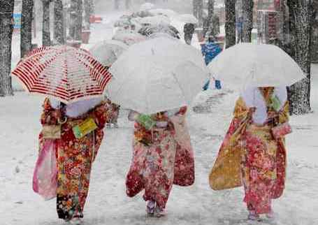 Προβλήματα από τη σφοδρή χιονόπτωση στην Ιαπωνία