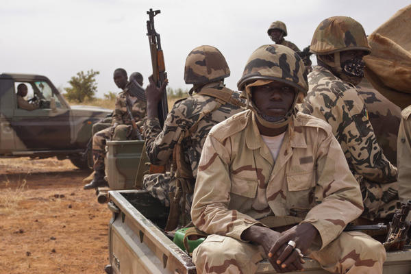 Επιθέσεις του στρατού σε κρησφύγετα ισλαμιστών στη Νιγηρία