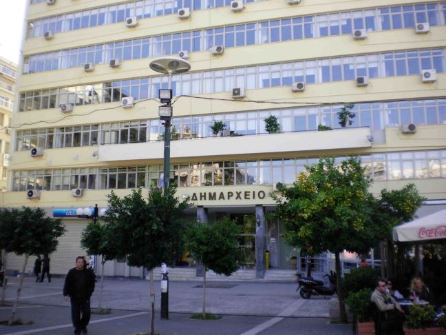 «Ξεσκονίζουν» τα οικονομικά του δήμου Πειραιά