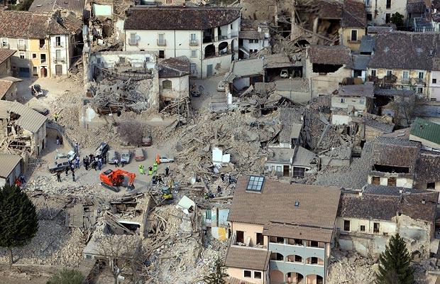 Ο Σίλβιο έλεγε ψέματα στους σεισμοπαθείς της Λ&#8217; Άκουιλα