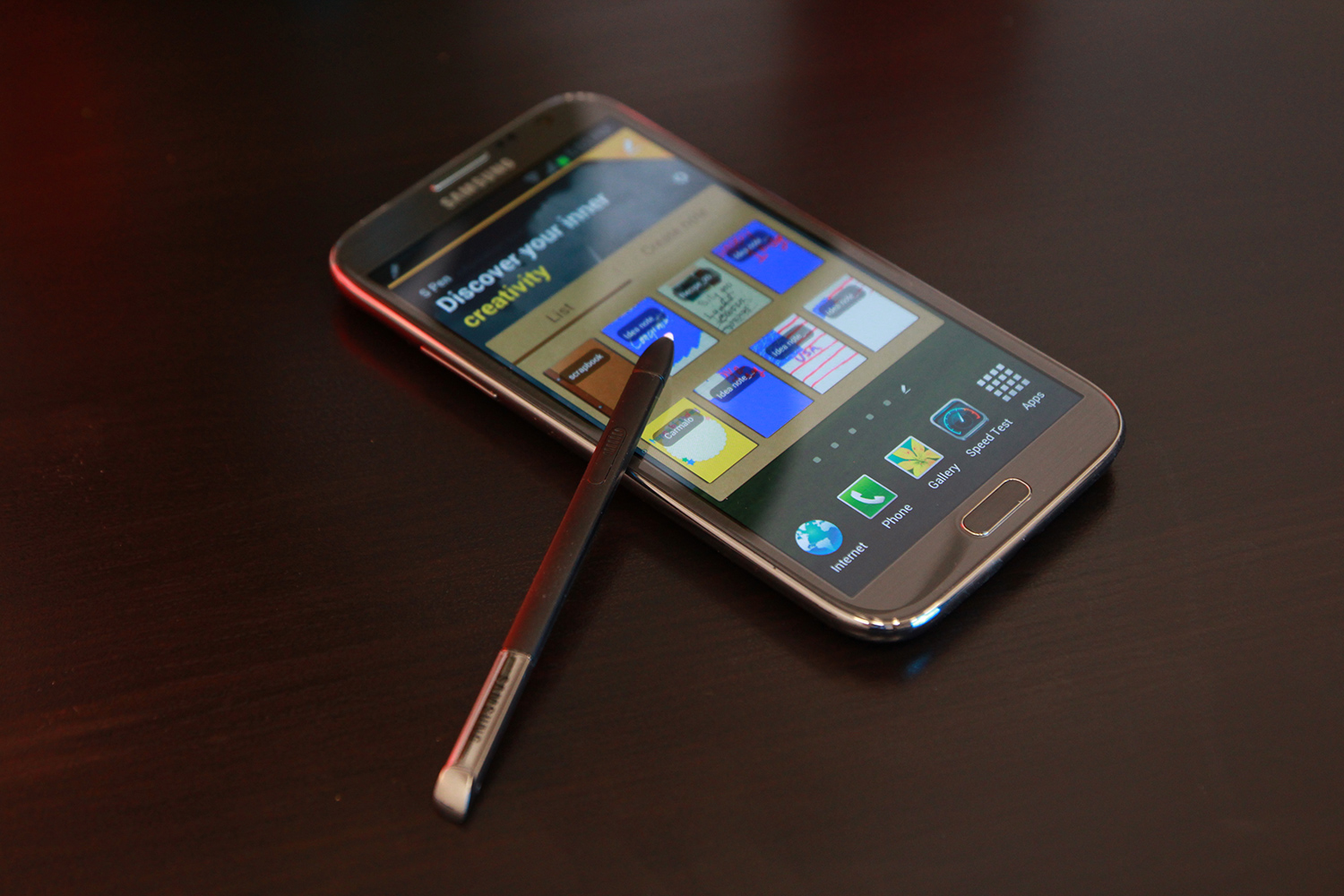 Η Samsung επιμένει στα «phablets»
