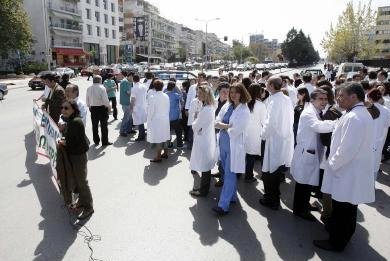 Κλιμακώνεται ο απεργιακός πυρετός