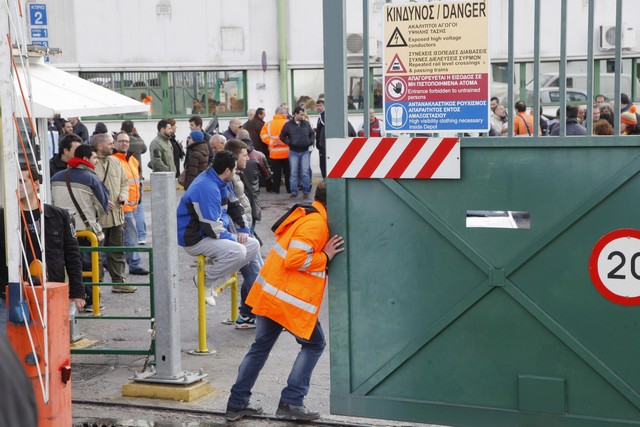 Στο αμαξοστάσιο Σεπολίων βουλευτές του ΣΥΡΙΖΑ