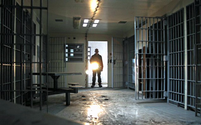 Η βία κυριαρχεί στις φυλακές