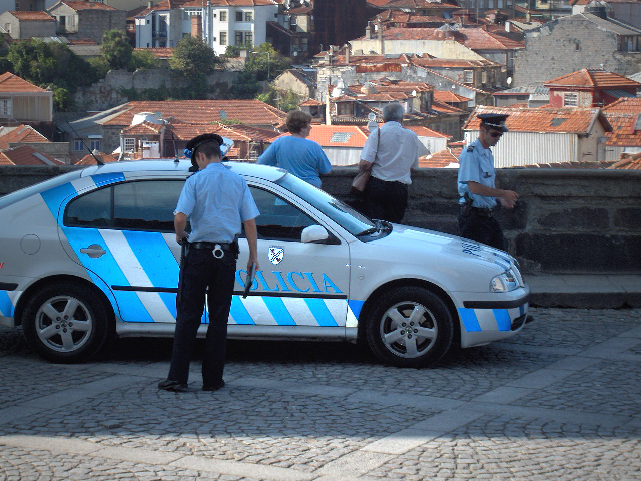 Αστυνομικοί στην Πορτογαλία δέχθηκαν επίθεση με τσεκούρι και μαχαίρι