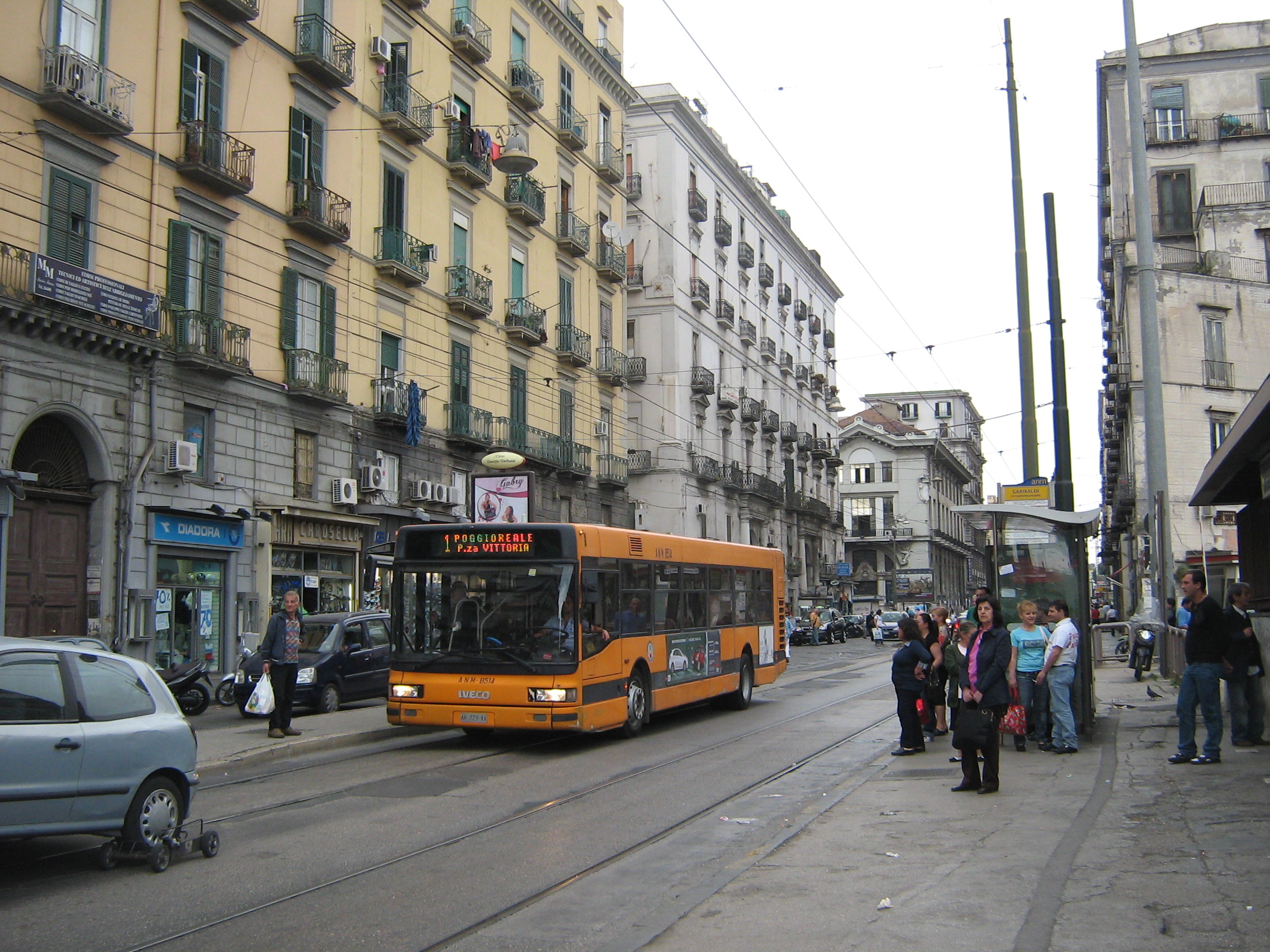 Ακινητοποιημένα τα λεωφορεία στη Νάπολη