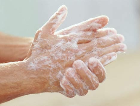 Οι άντρες θέλουν υπενθύμιση για να πλένουν τα χέρια τους