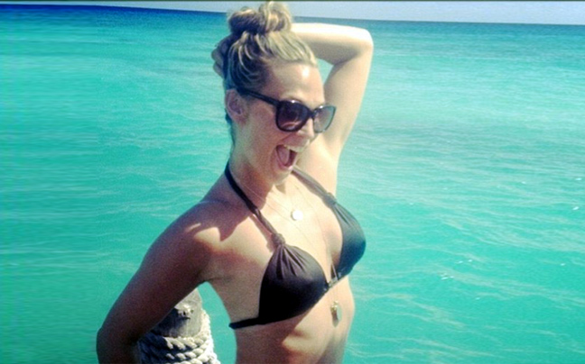 Η Molly Sims ποζάρει στο twitter