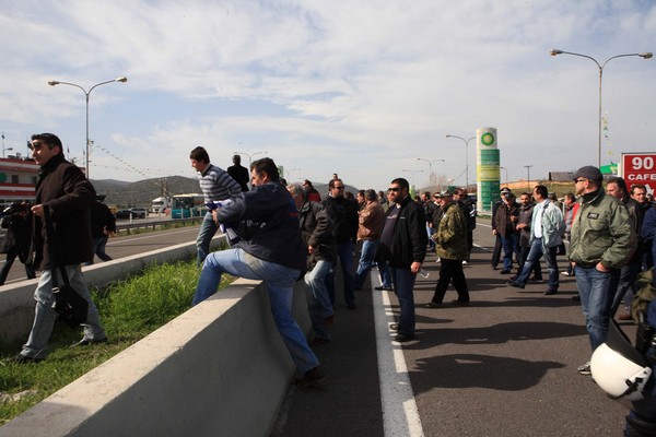 Συμβολικοί αποκλεισμοί δρόμων από βορειοελλαδίτες αγρότες