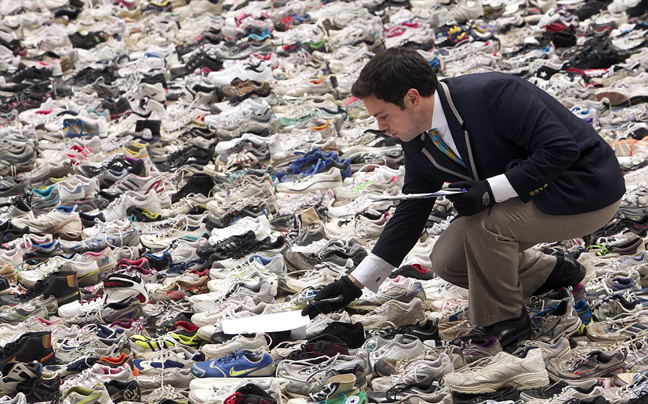 Χιλιάδες αθλητικά παπούτσια για ένα ρεκόρ