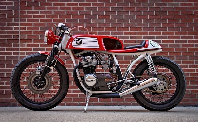 Ανακατασκευασμένη Honda CB550 δια χειρός M&M Customs