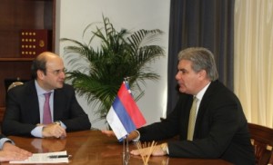Συνάντηση Χατζηδάκη με τον πρέσβη της Σερβίας