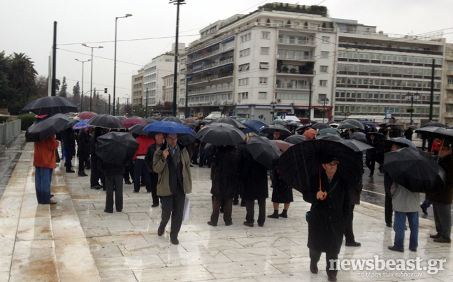 Διαμαρτυρία στο Μνημείο του Αγνώστου Στρατιώτη