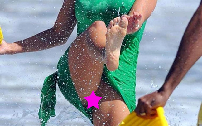 Στην παραλία με λιγότερα από τα βασικά