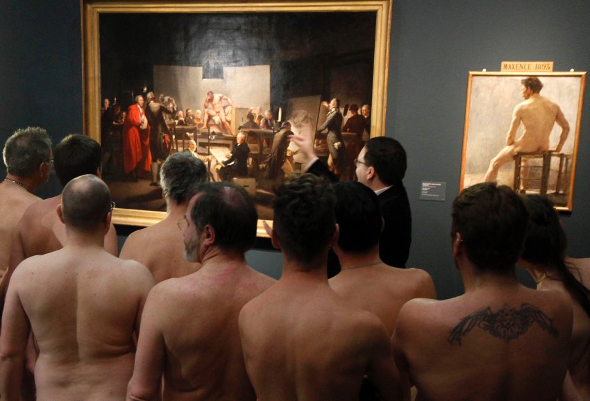 Μία έκθεση ζωγραφικής με γυμνούς… θεατές