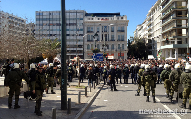 Διμοιρίες των ΜΑΤ έκλεισαν τη Βασιλέως Γεωργίου