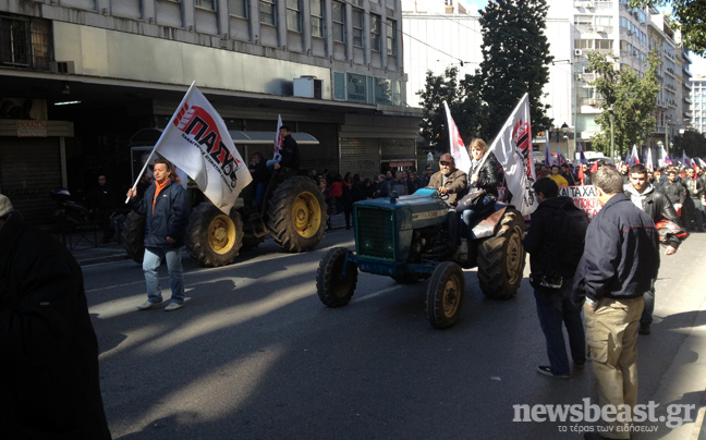 Με τρακτέρ η πορεία του ΠΑΜΕ