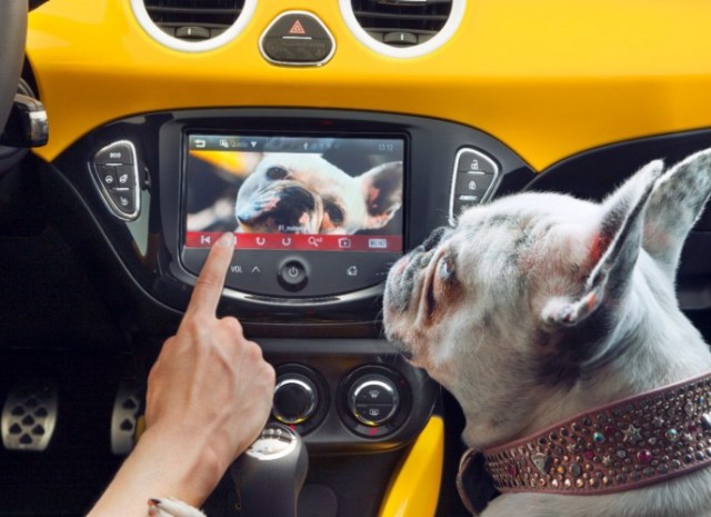 Το Opel Adam υιοθετεί λειτουργίες των smartphones