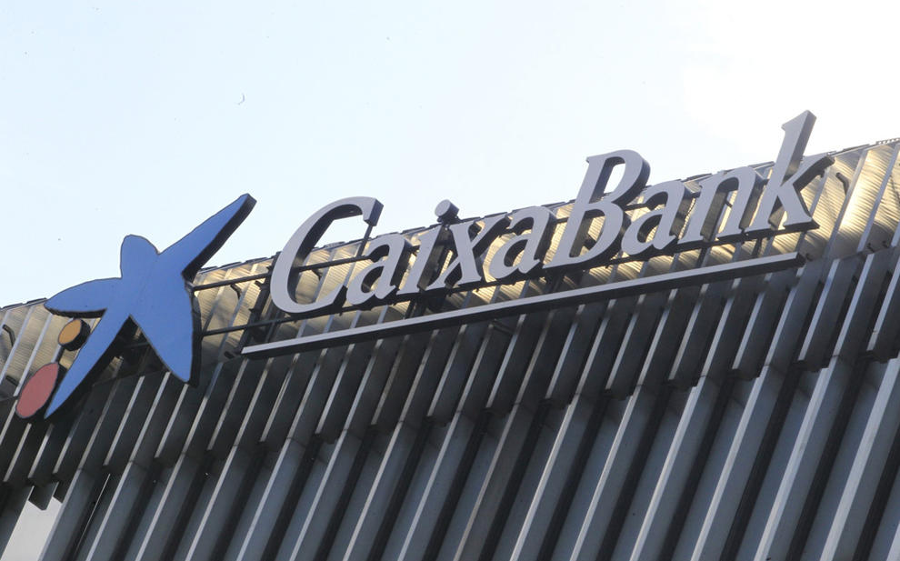 Σε 2.600 απολύσεις θα προβεί η ισπανική CaixaBank