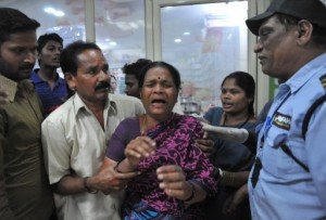 Τουλάχιστον 12 νεκροί σε τριπλή έκρηξη στην Ινδία