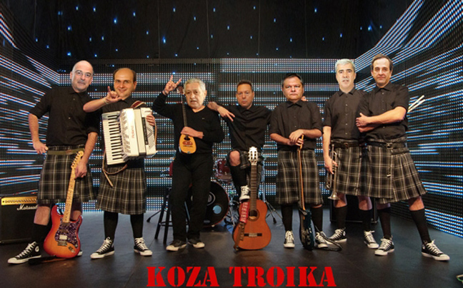 Τα «σπάνε» οι… Koza Troika