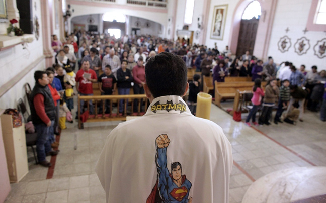 Ιερέας-μπάτμαν σε εκκλησία του Μεξικό