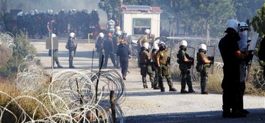 Δικάζονται οι διαδηλώτριες που συνελήφθησαν στις Σκουριές